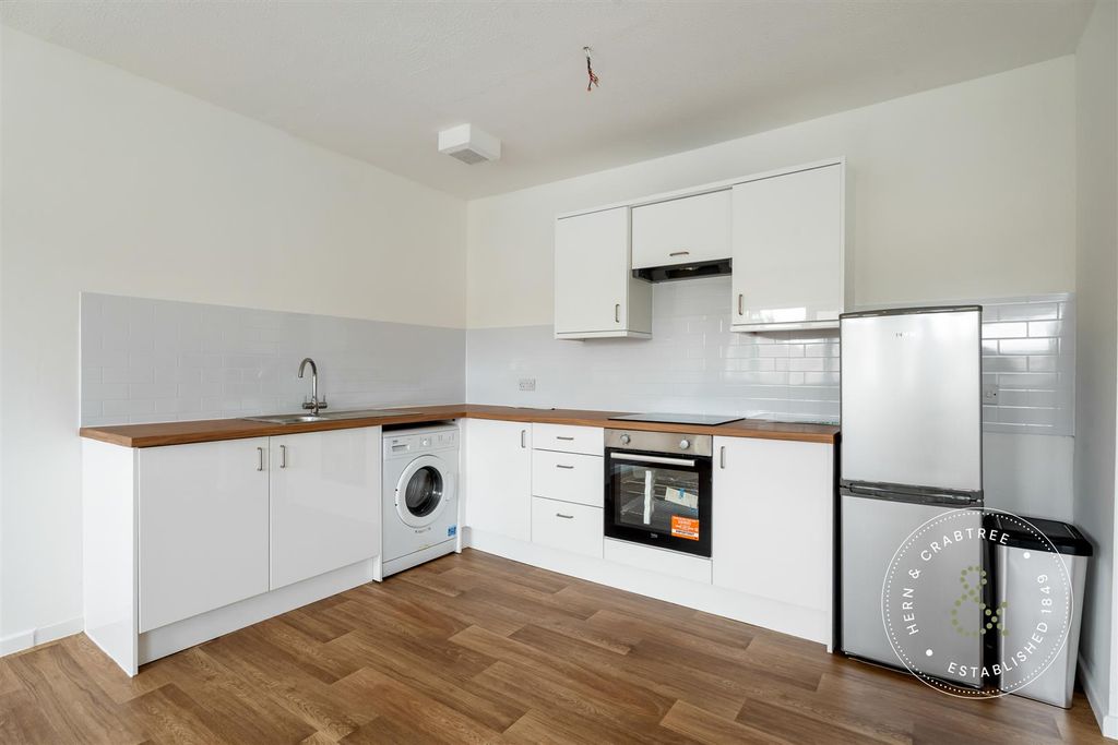 Property photo 2 of 10 Lounge/Kitchen