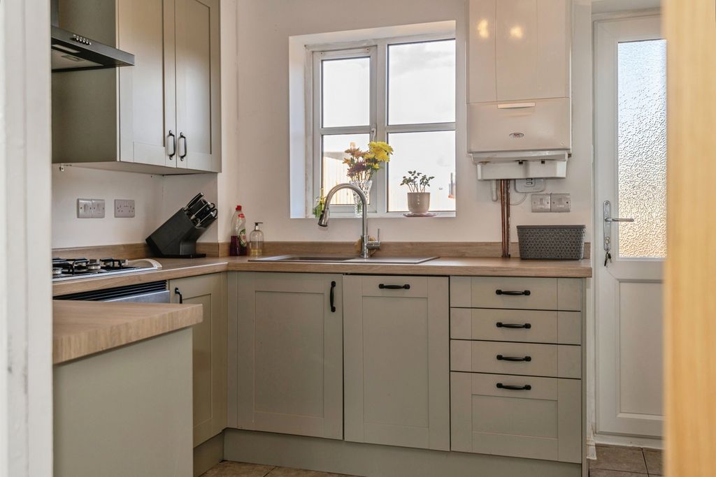 Property photo 3 of 16 Pbox-Img.Jpg