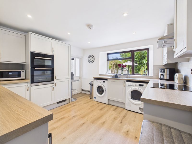 Property photo 3 of 15 Kitchen