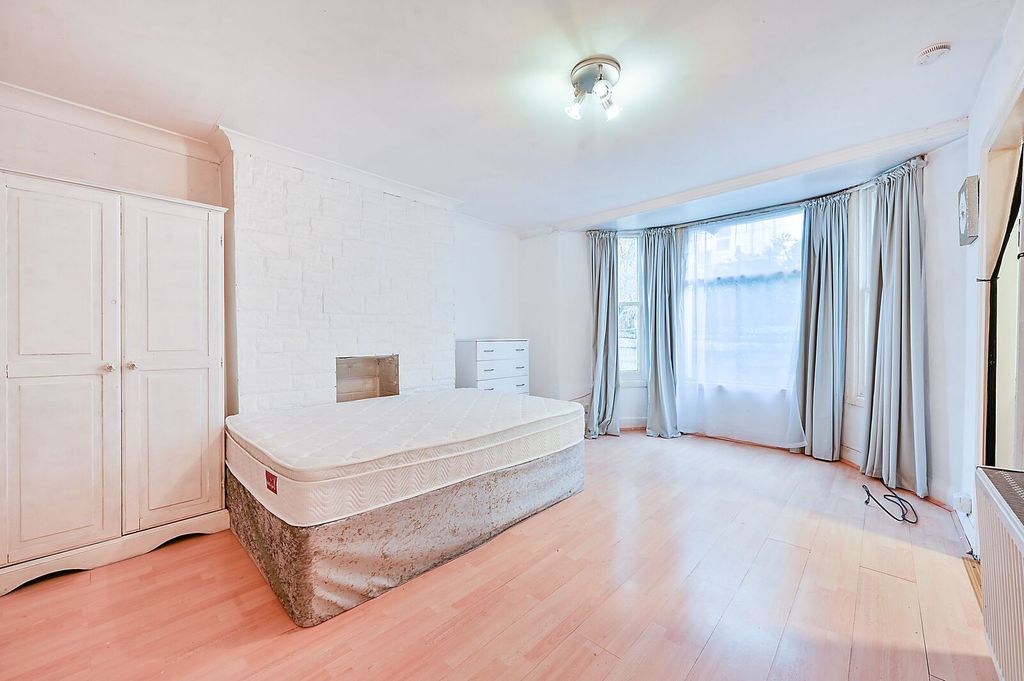 Property photo 2 of 5