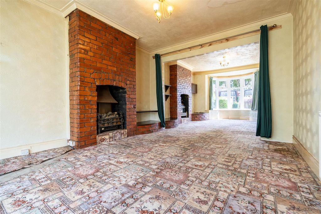 Property photo 2 of 10 Dining Room