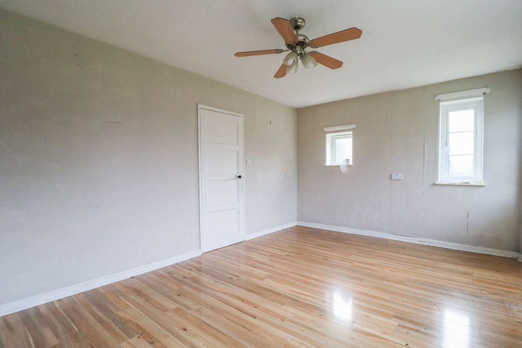 Property photo 3 of 17 4841492