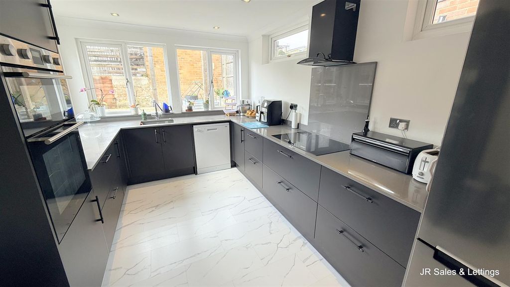 Property photo 2 of 19 Kitchen