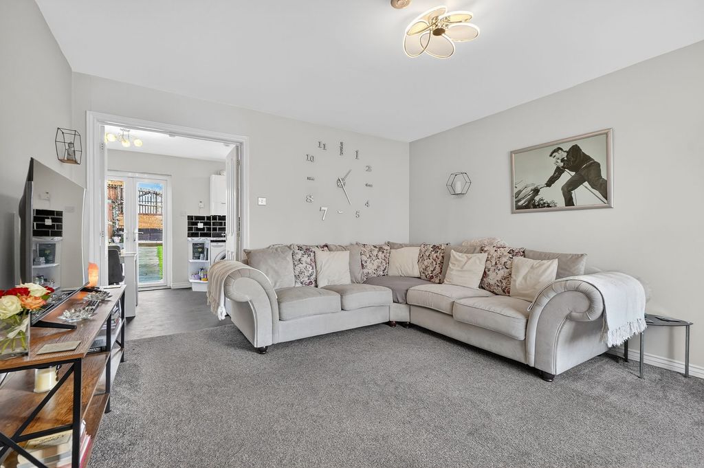 Property photo 3 of 23