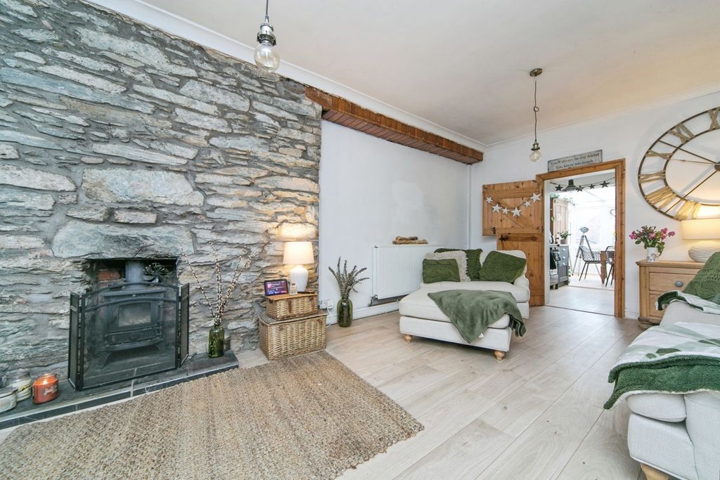 Property photo 2 of 12 Pbox-Img.Jpg