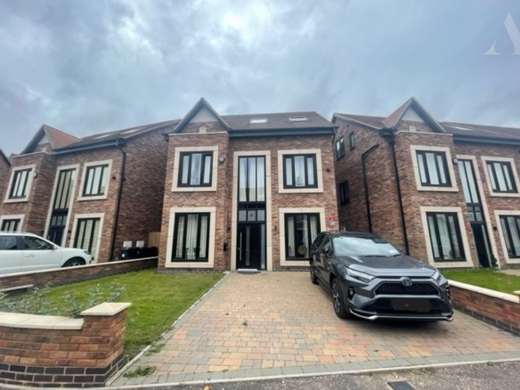 Property photo 1 of 15 5 Beaufort Drive Front