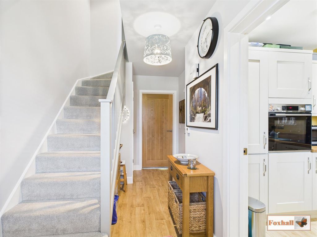 Property photo 3 of 20 Entrance Hall