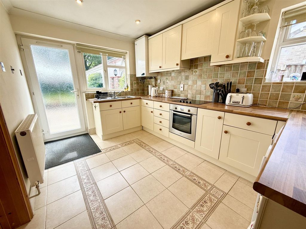 Property photo 2 of 17 Kitchen