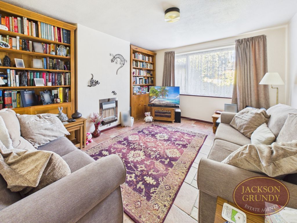 Property photo 3 of 17 Bradden Close