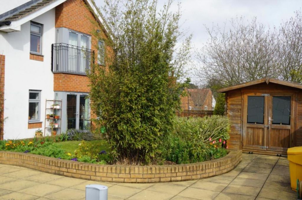 Property photo 1 of 12 747.Jpg