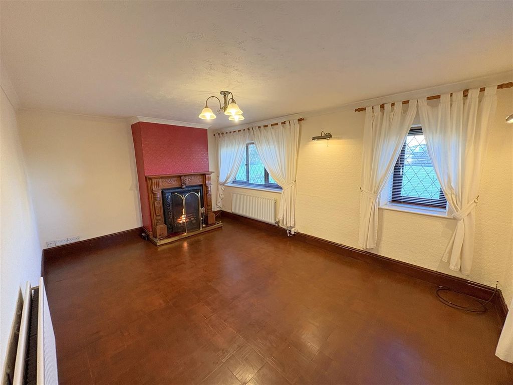 Property photo 3 of 25 Lounge