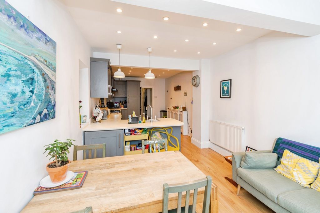 Property photo 2 of 17 Pbox-Img.Jpg