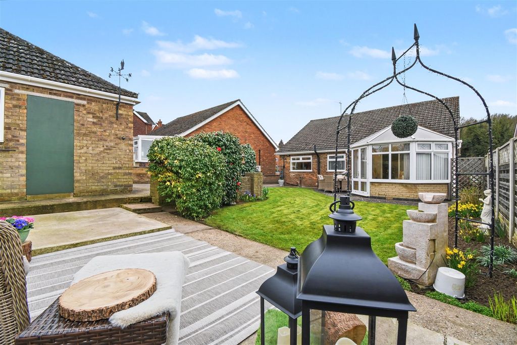 Property photo 2 of 33