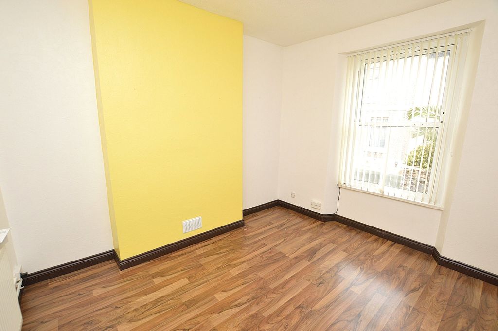 Property photo 3 of 6 Lounge