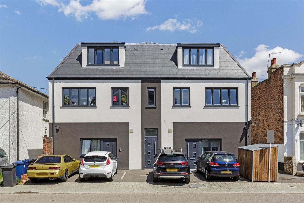 Property photo 1 of 10 D_D_-_Flat_6_Vivienne_House_-_10.Jpg