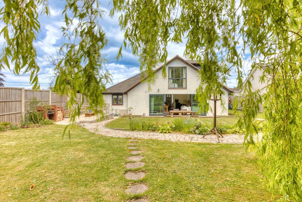 Property photo 1 of 35 Ewemove Taunton - Comeytrowe (1)