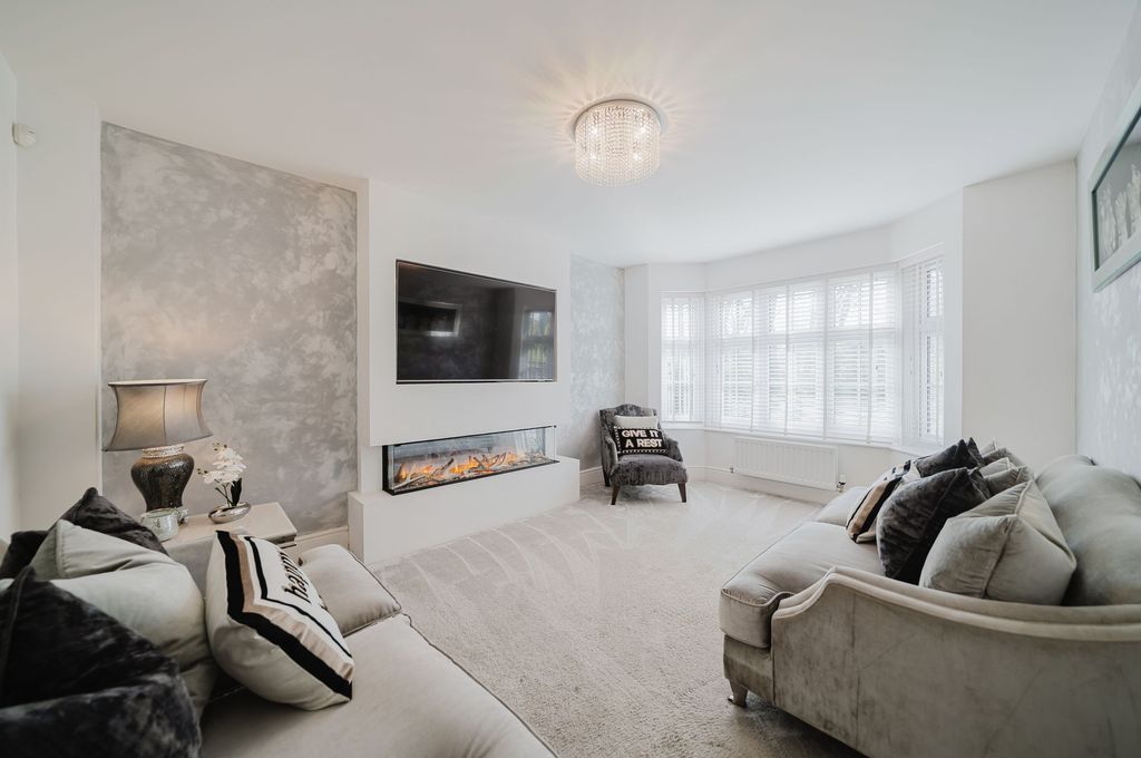 Property photo 3 of 28