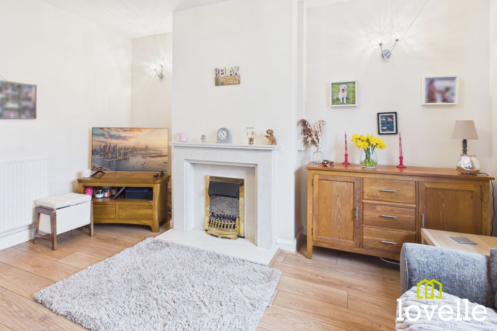 Property photo 3 of 18