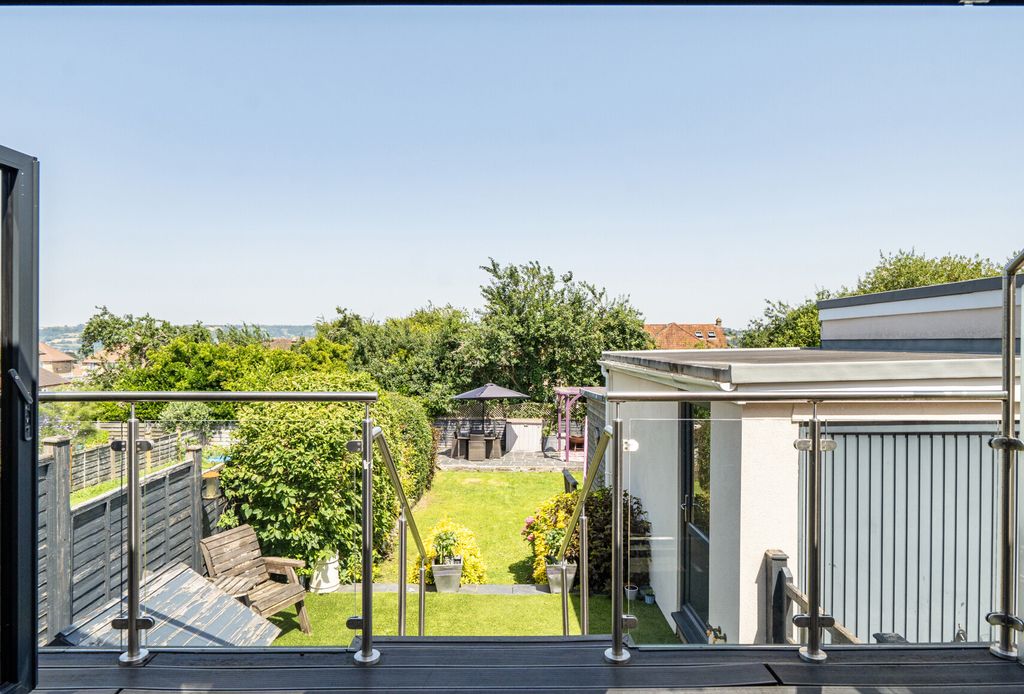 Property photo 3 of 25 Terrace/Balcony