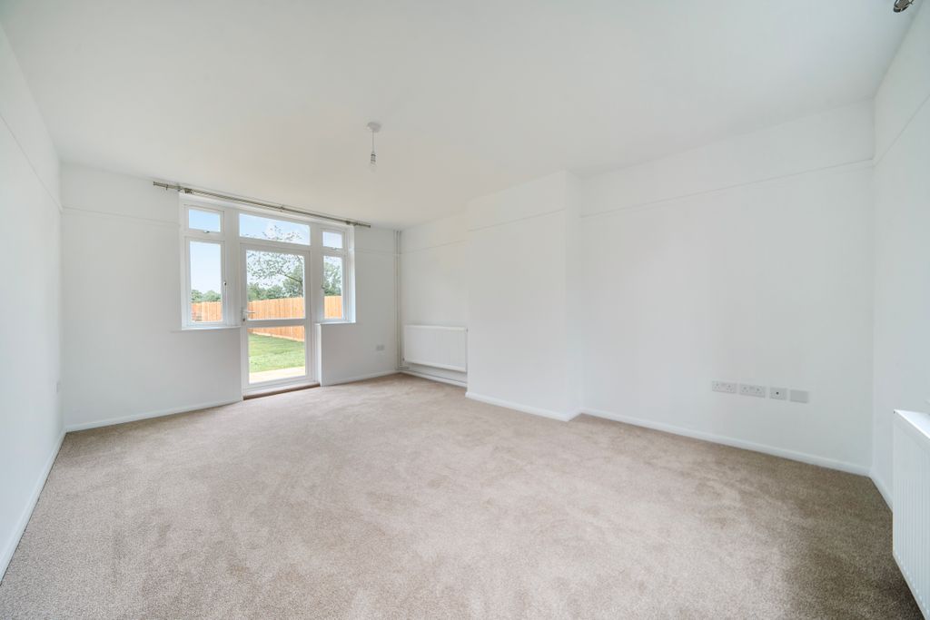 Property photo 2 of 17 Image