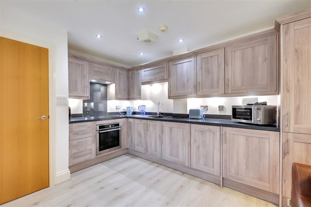 Property photo 2 of 29 Lounge_2.Jpeg