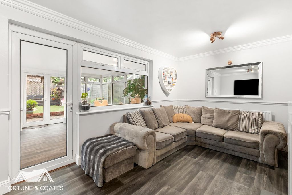 Property photo 3 of 17 Tilburymead_19.Jpg