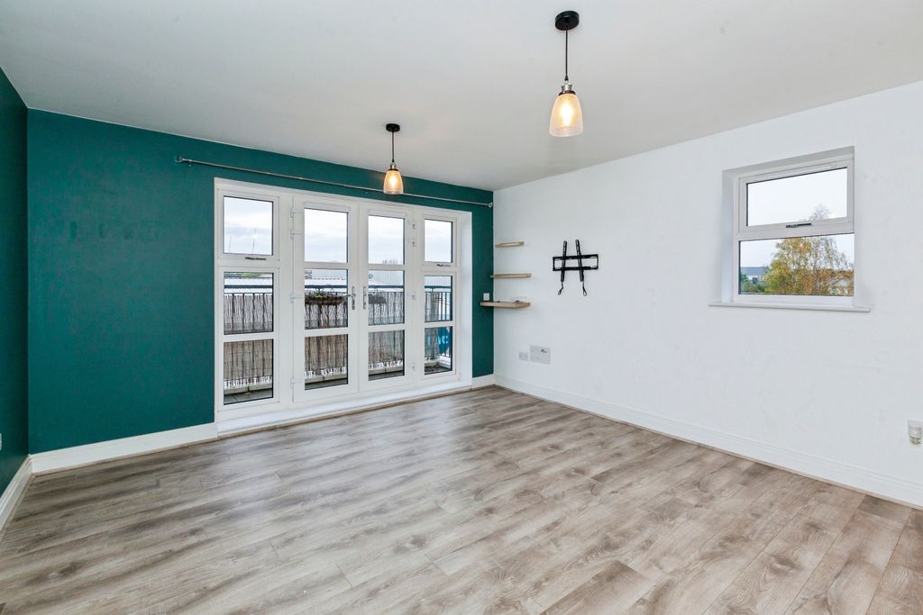 Property photo 3 of 9 Kitchen/Family Room