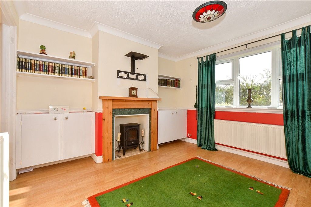 Property photo 3 of 13 Lounge