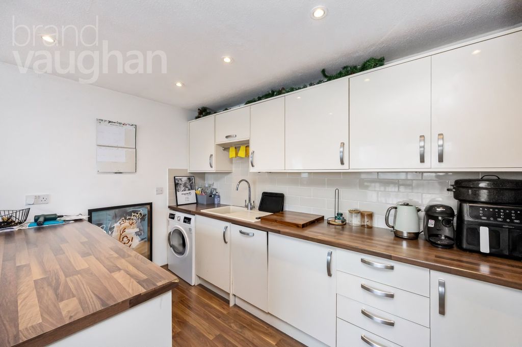 Property photo 3 of 16 Picture No. 10