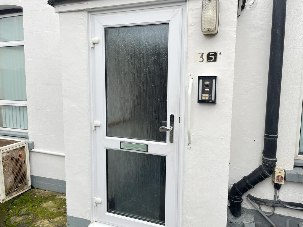 Property photo 2 of 18 Front (Exterior)