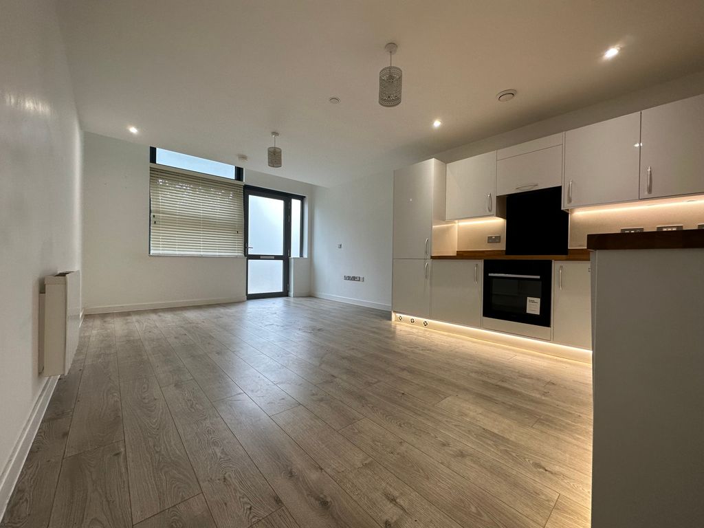 Property photo 2 of 8 Image