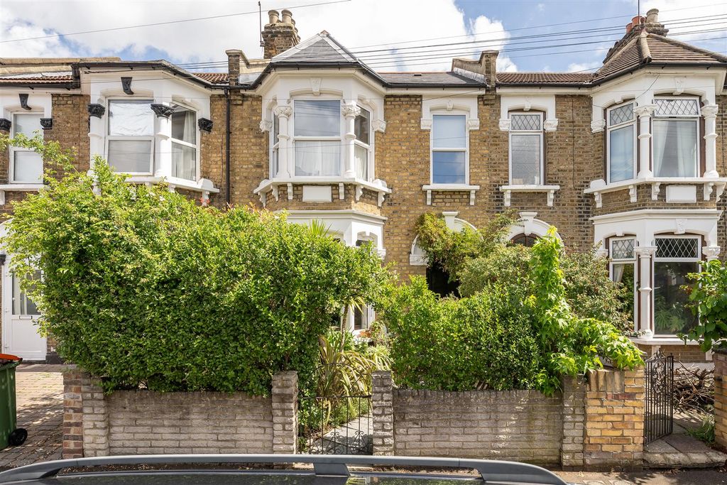 Property photo 1 of 34 Second Avenue, E12