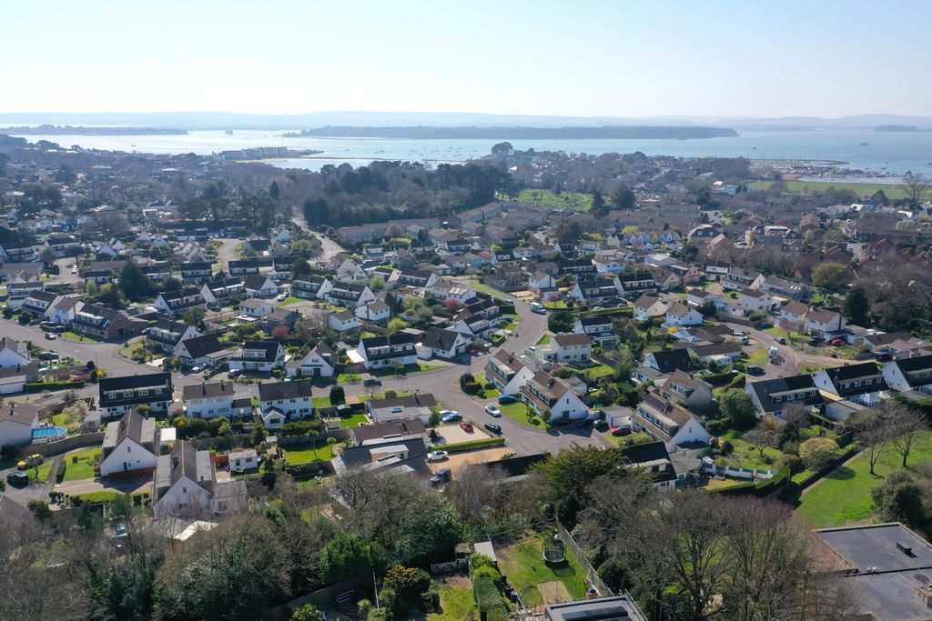 Property photo 3 of 27