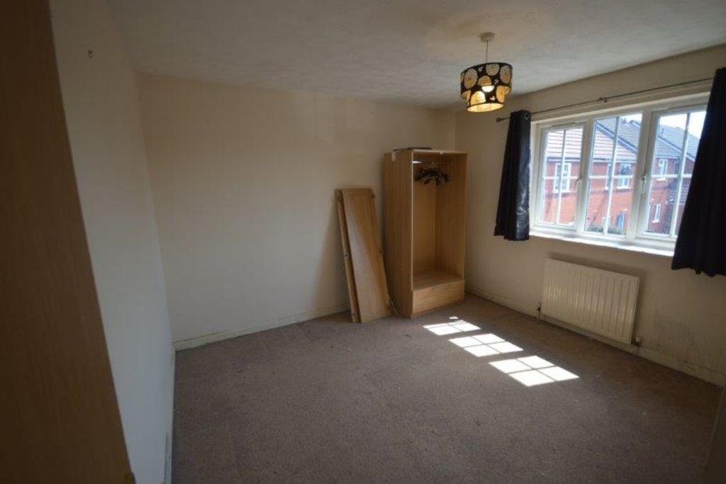 Property photo 3 of 8 Master Bedroom