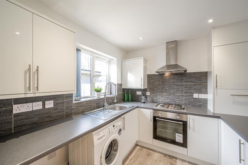 Property photo 3 of 21