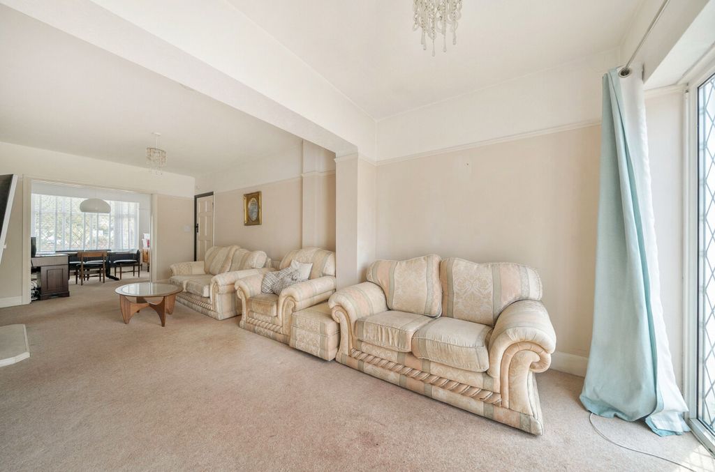 Property photo 2 of 14 1496368-8-6A62518...