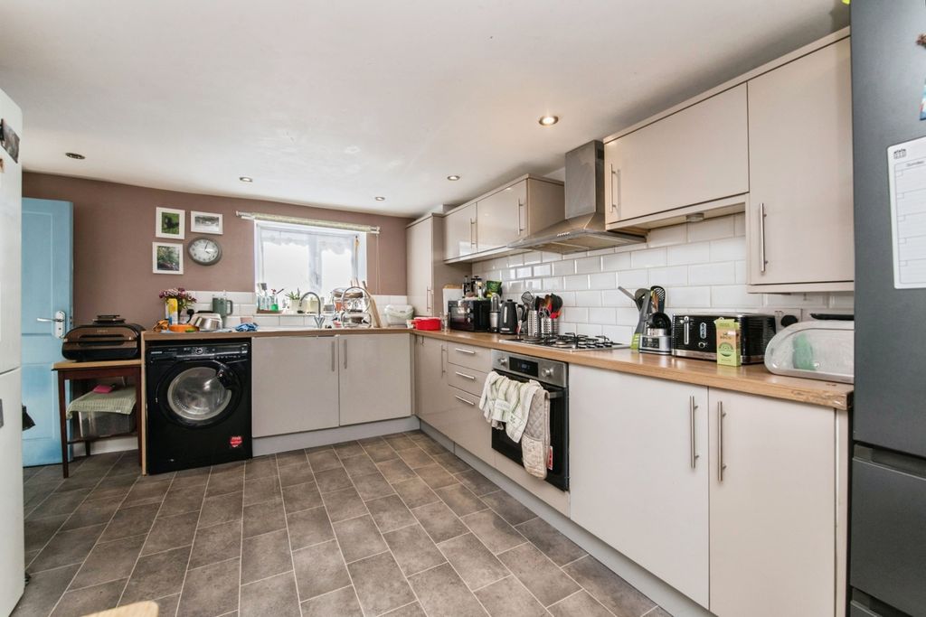 Property photo 3 of 18 Pbox-Img.Jpg