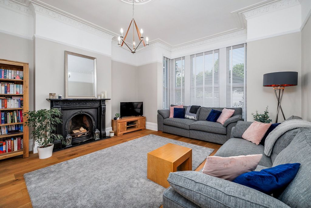 Property photo 2 of 22