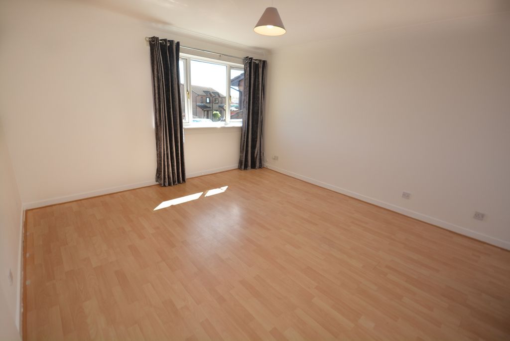 Property photo 3 of 12 Lounge 2