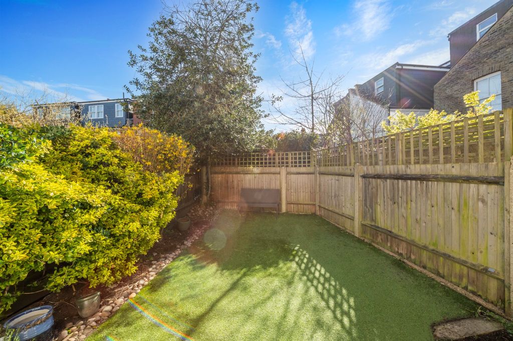 Property photo 2 of 23
