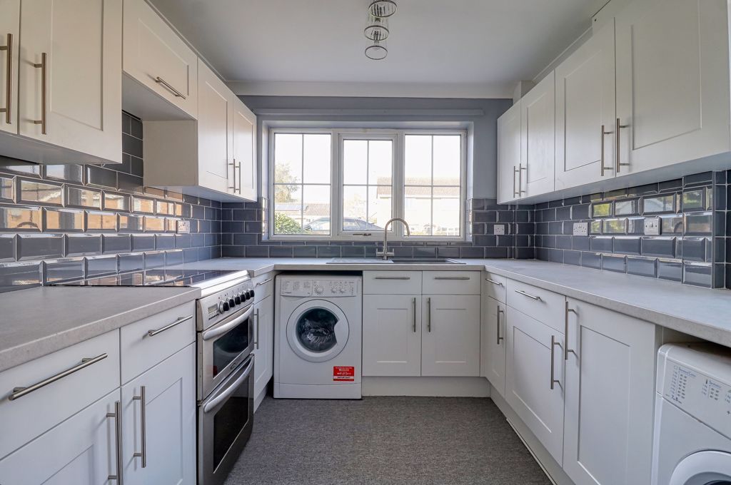 Property photo 2 of 9 Kitchen