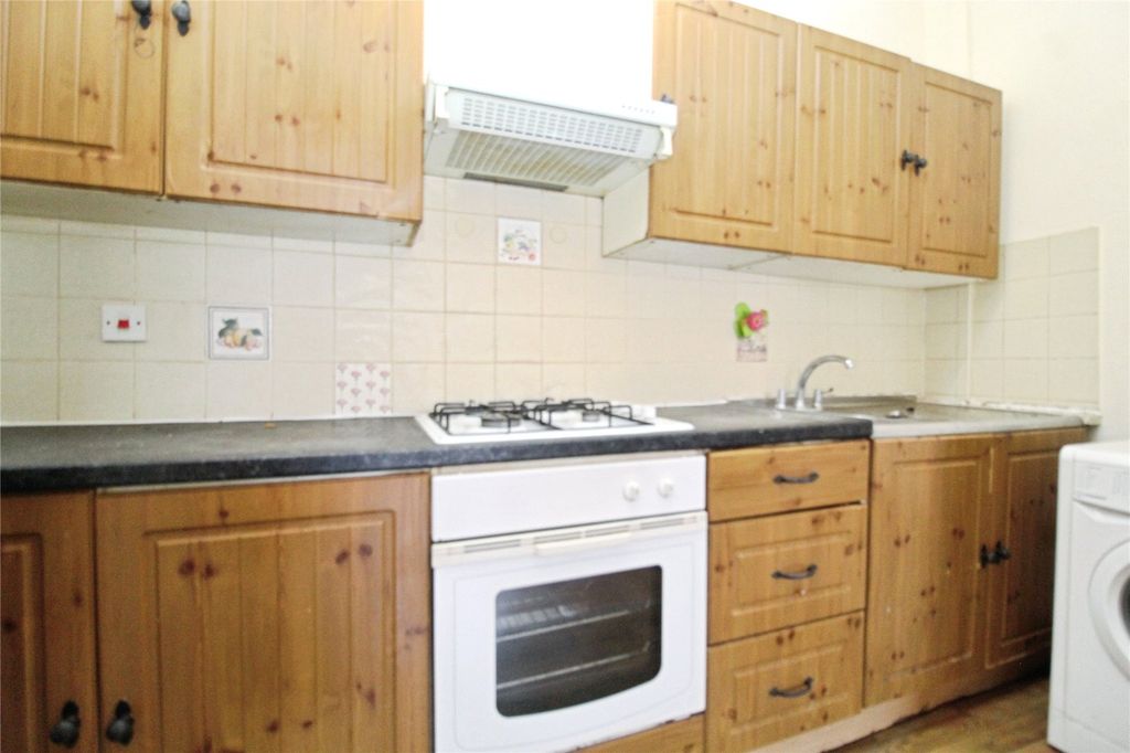 Property photo 2 of 7 Kitchen