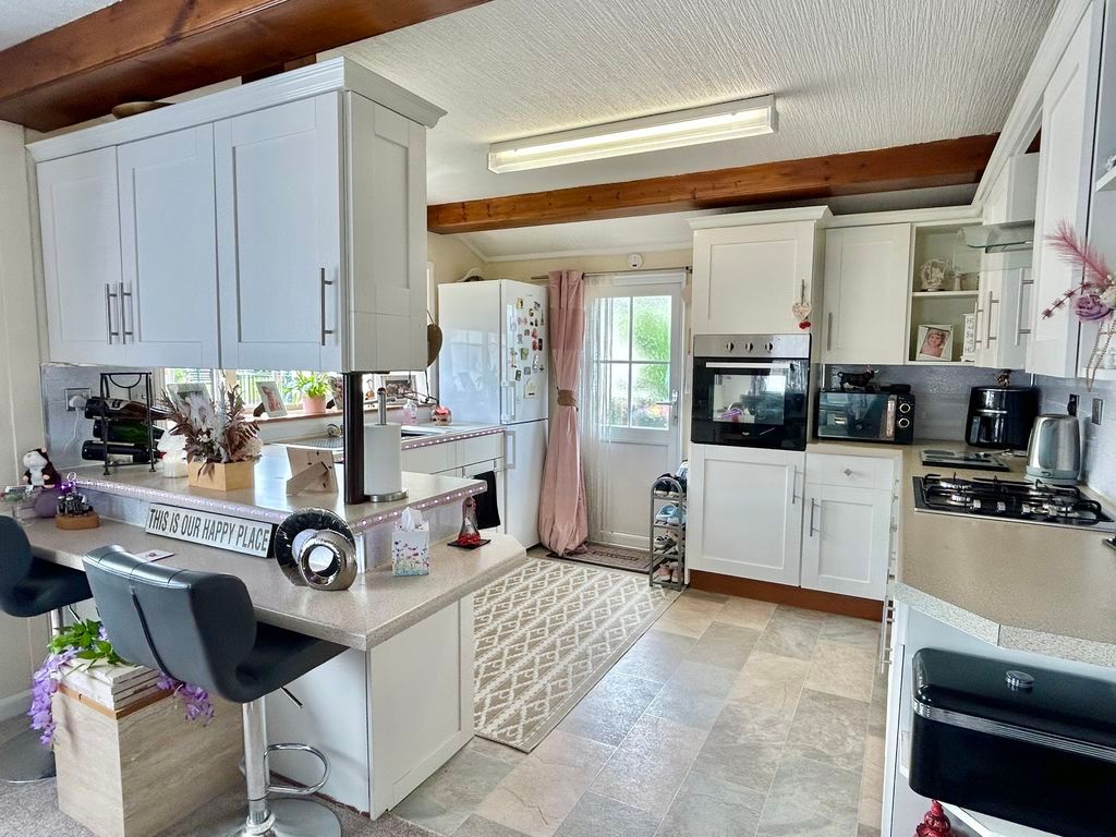 Property photo 3 of 16 Kitchen
