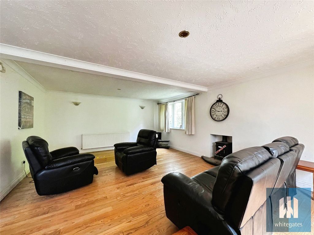 Property photo 2 of 19 Picture No. 17