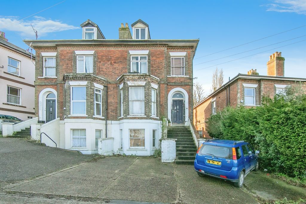 Property photo 1 of 6