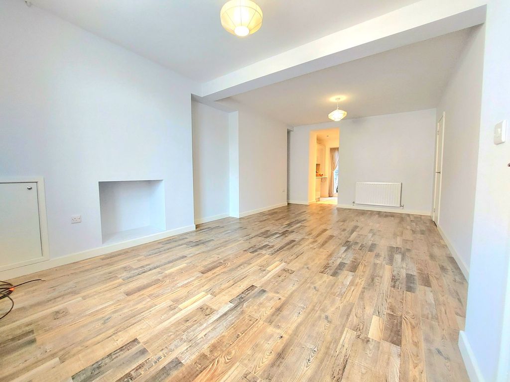 Property photo 2 of 25