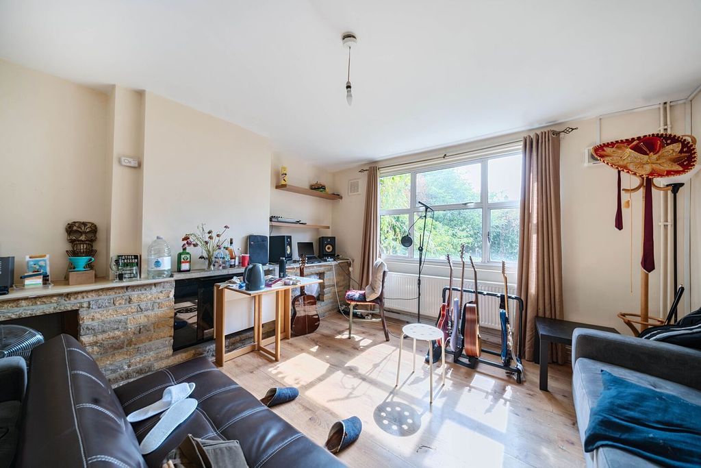 Property photo 3 of 14