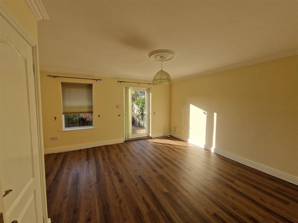 Property photo 2 of 12 Lounge/Diner