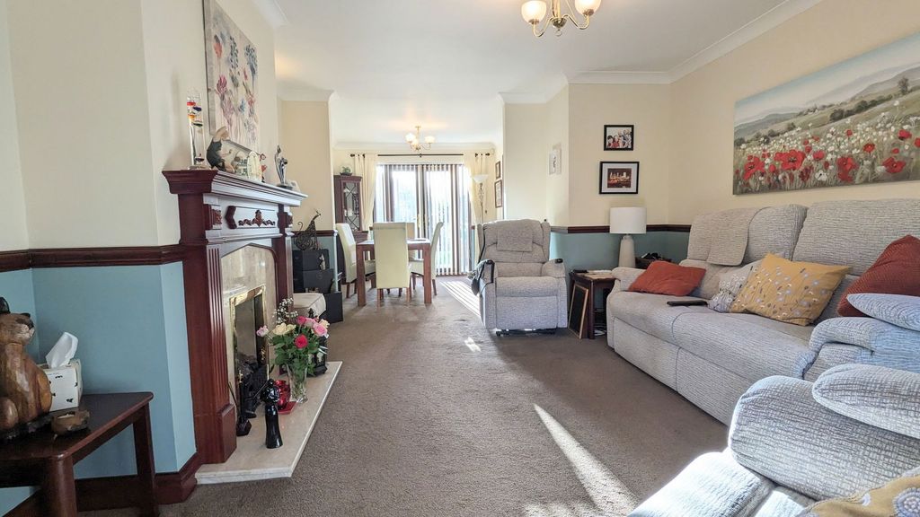 Property photo 3 of 27