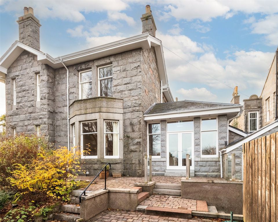 Property photo 1 of 38 Rubislaw Den N 42